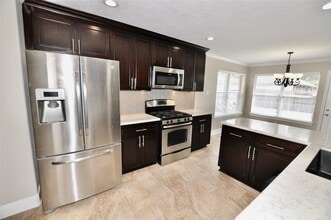 Building Photo - 26983 Crown Haven Dr