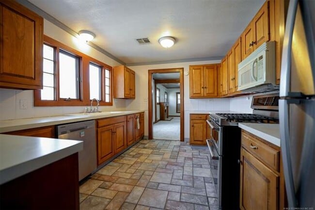 Foto del edificio - Charming 1920s Midtown bungalow with lots of space and character