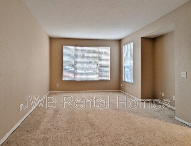 Building Photo - 13700 Richmond Park Dr N