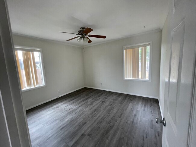 Foto del edificio - 6553 Lemarand Ave