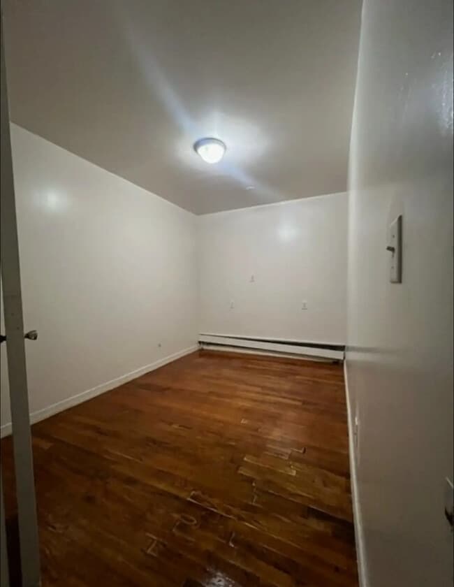 Building Photo - 28A Radde Pl