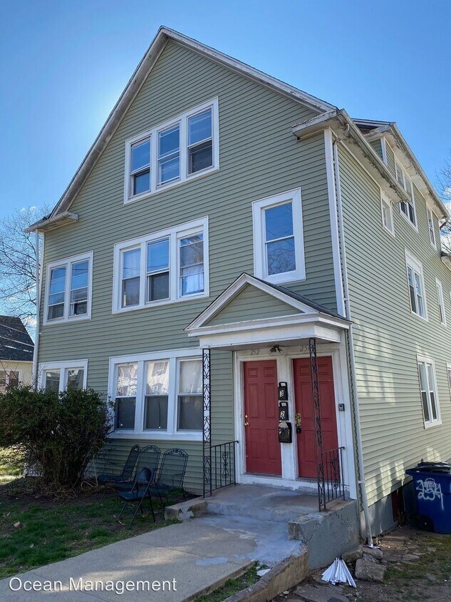Primary Photo - 2 br, 1 bath Apartment - 252 Sheffield Avenue