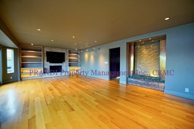 Building Photo - Sleek, Expansive, Designer Home with Priva...