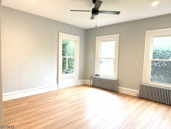 Building Photo - 18 Elm St
