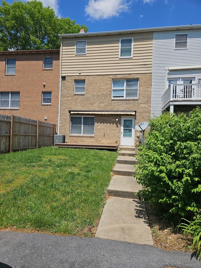 Building Photo - 939 Meadowlark Dr