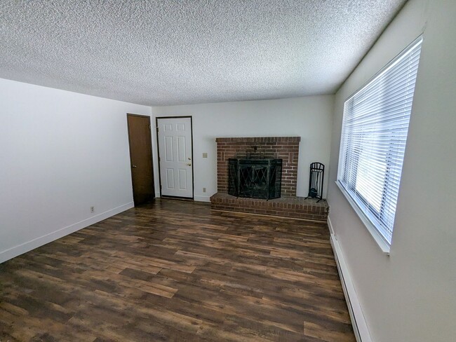 Building Photo - 4483-4485-4485 Campbell Dr SE
