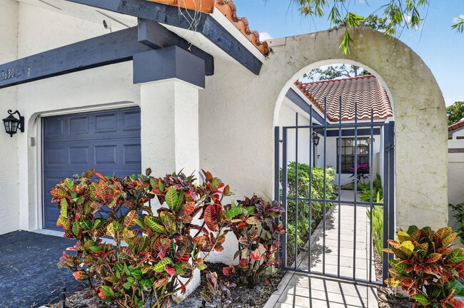 Building Photo - 1630 NW 22nd Ave