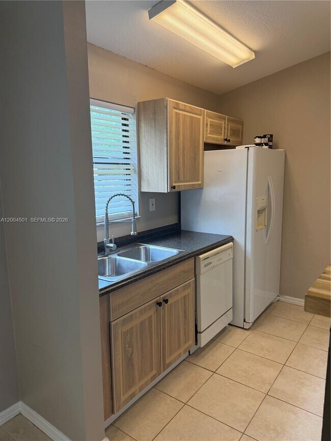 Foto del edificio - 9495 80th St