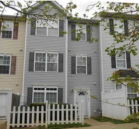 Primary Photo - 3020 Barrymore St