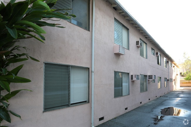 Building Photo - 4222 Longridge Ave