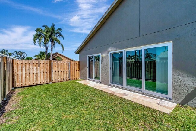 Foto del edificio - 1439 Waterway Cove Dr
