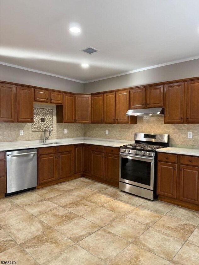 Foto principal - 191 Oakwood Ave