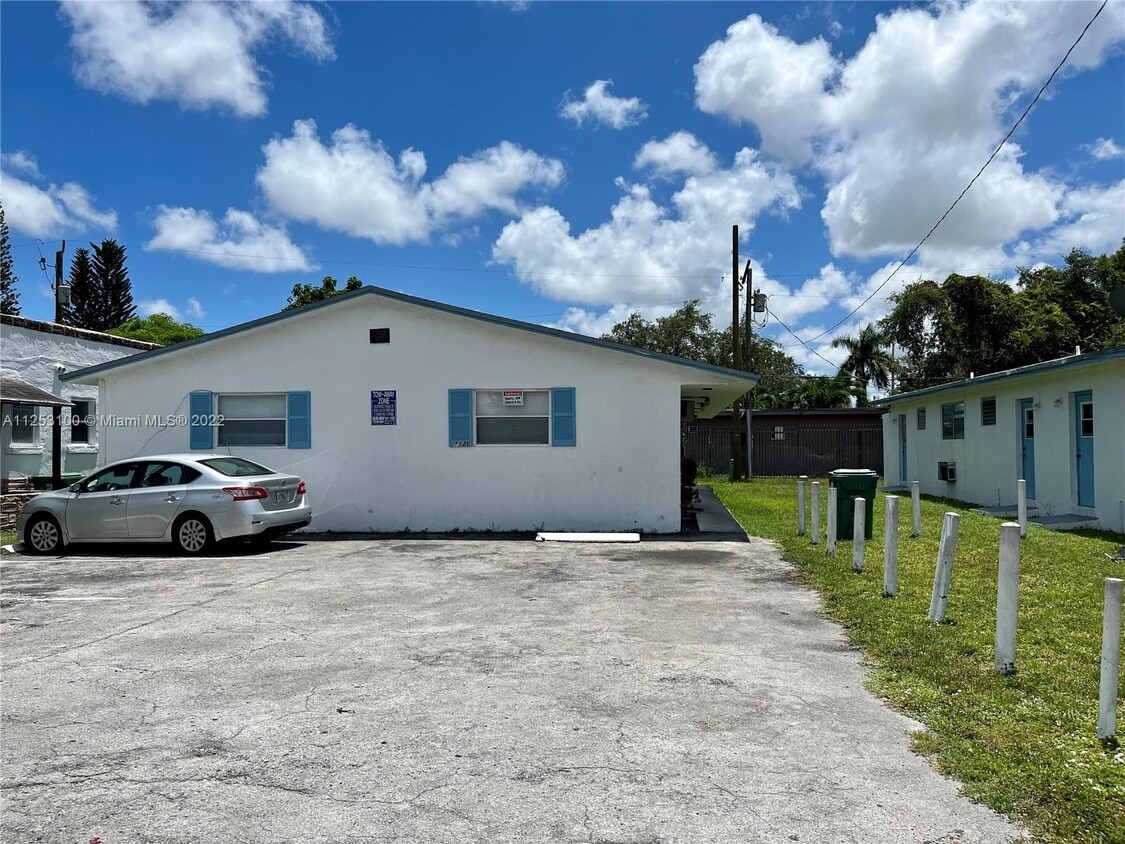 1126 Sesame St Unit 3, Opalocka, FL 33054 Room for Rent in Opalocka