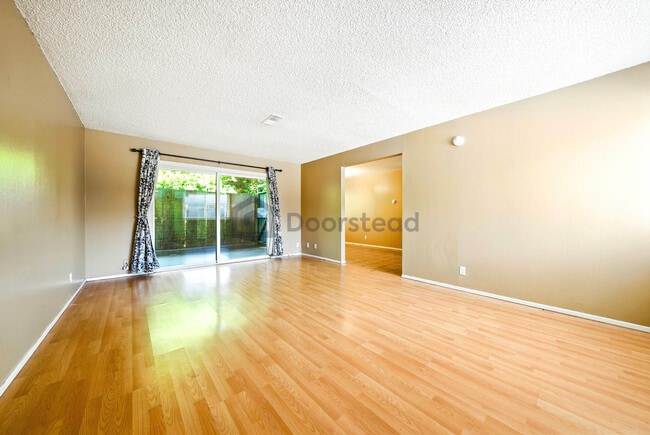 Building Photo - 709 Pope Dr