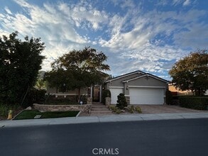 Building Photo - 483 Lyle Dr