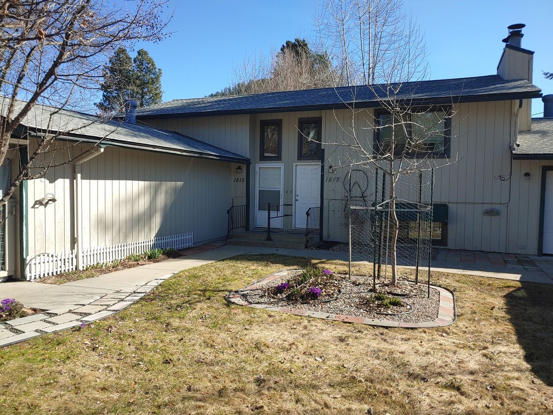 Primary Photo - Newly Remodeled Duplex in Central Coeur d'...