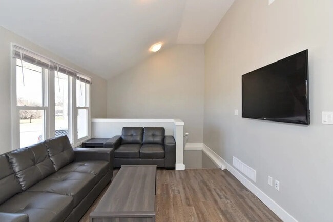 Photo du bâtiment - 493 Second St