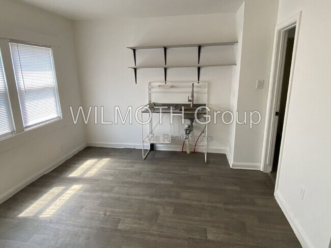 Building Photo - 318 N Sherman Dr