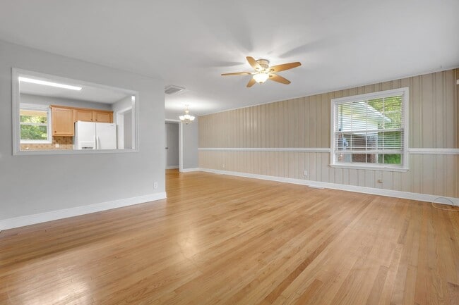 Building Photo - 2107 Croydon Dr