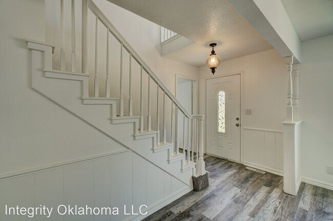 Building Photo - 5 br, 3 bath House - 1033 Mockingbird Ln.