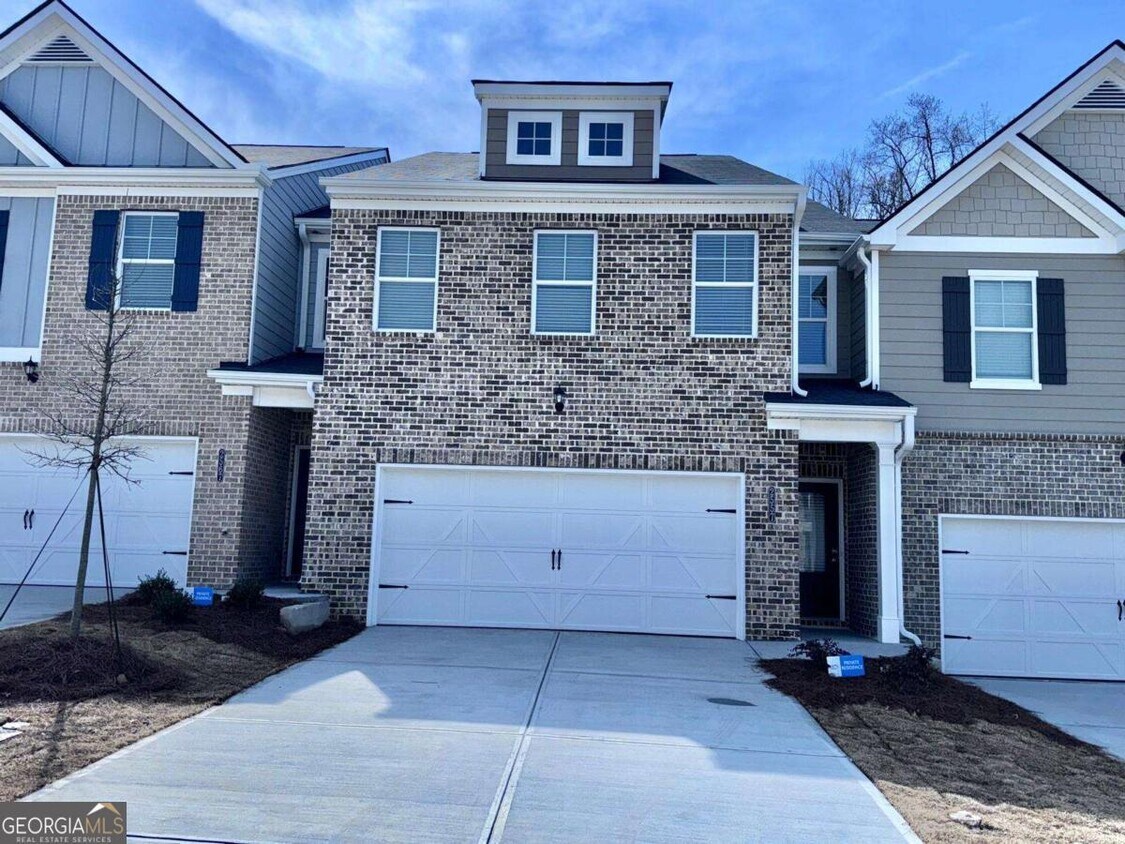 Primary Photo - 2557 Swan Lake Dr SW