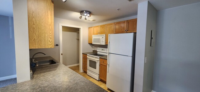 Building Photo - 14 Vista Ridge Dr