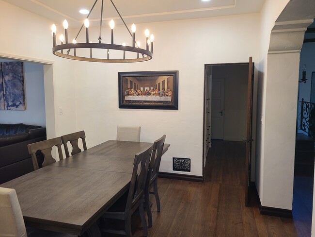 Foto del edificio - 359 Heather Heights Ct
