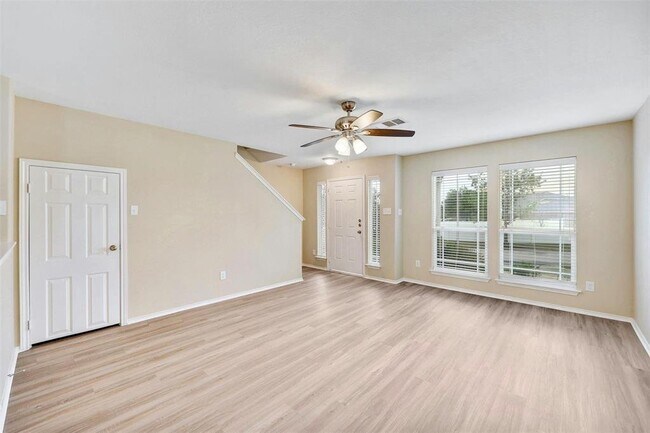 Building Photo - 1710 Sand Hills Dr