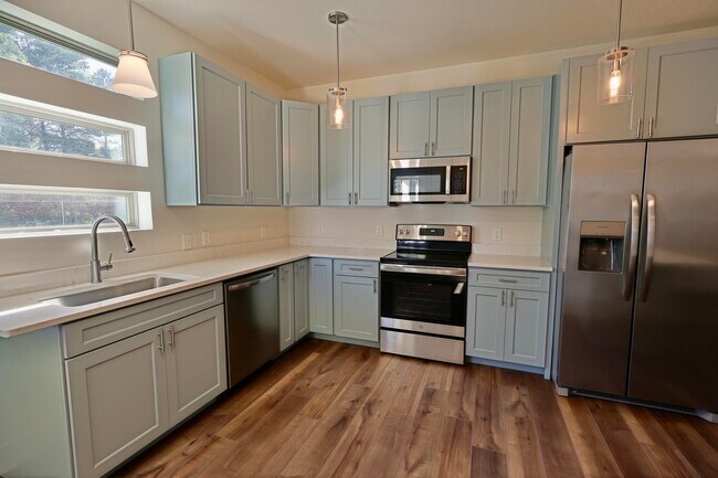 Foto del edificio - 7580 E Bay Blvd