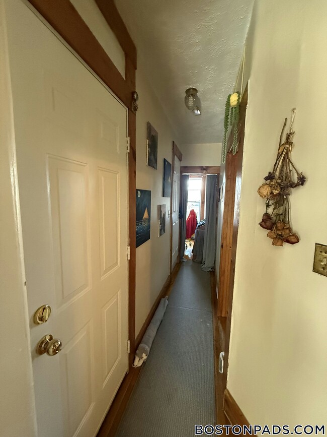 Building Photo - 100 River St