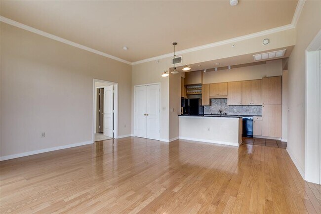 Building Photo - 3225 Turtle Creek Blvd