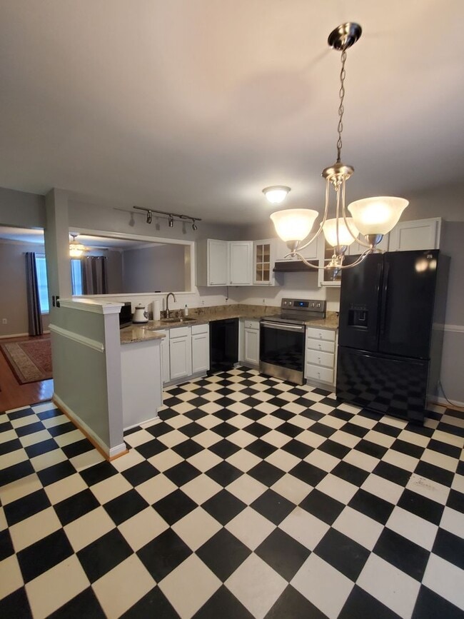 Building Photo - Welcome to your next home, where comfort m...