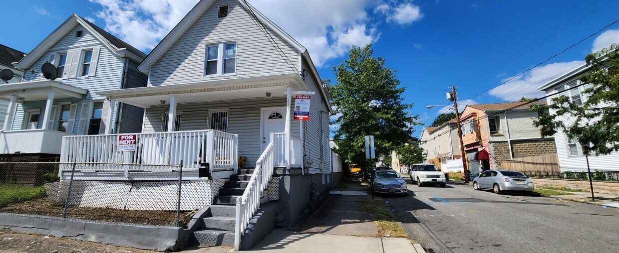 117 N 6th St Unit 2nd Fl, Paterson, NJ 07522 Apartments in Paterson