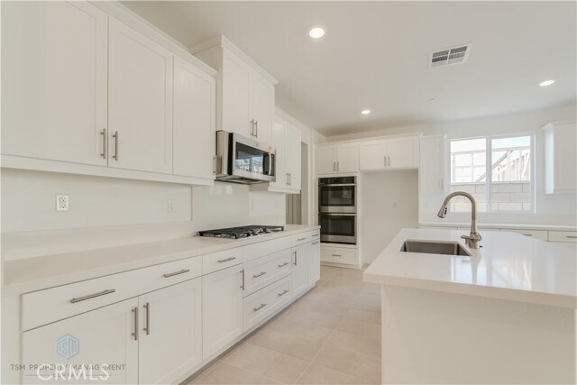 Foto del edificio - 16770 Tulip Tree St