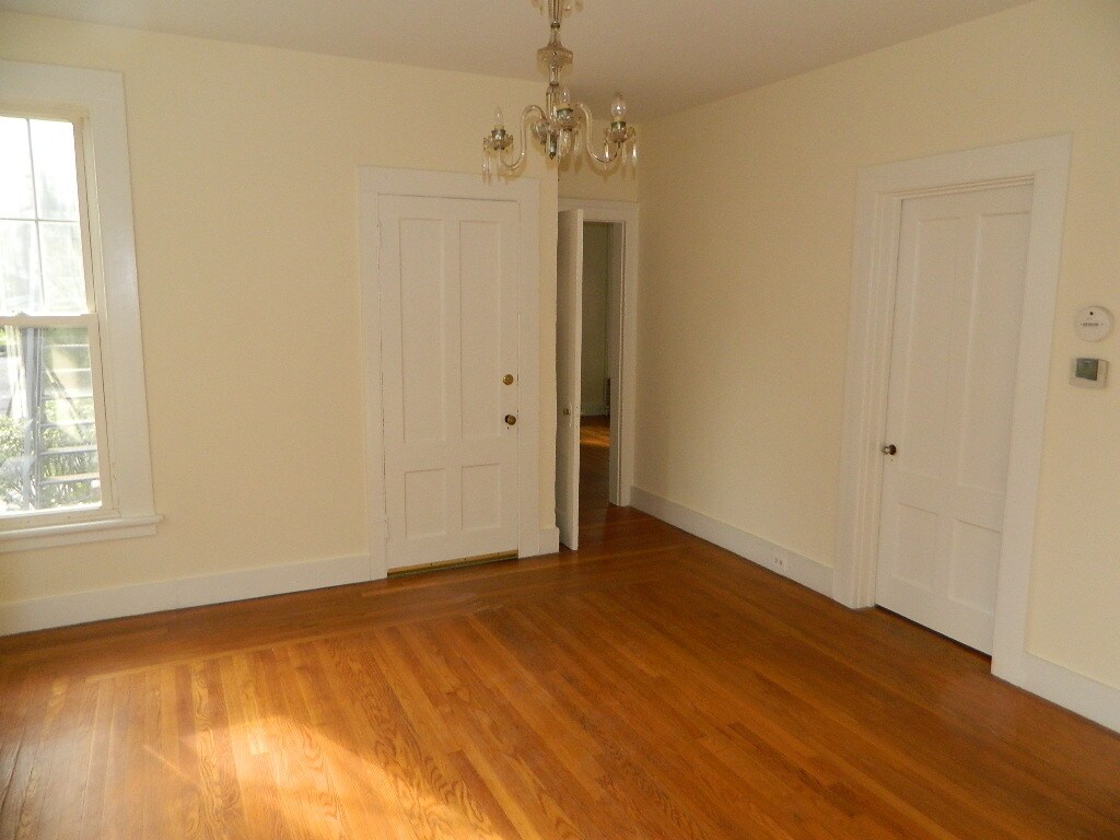 Primary Photo - 11 Pleasant St