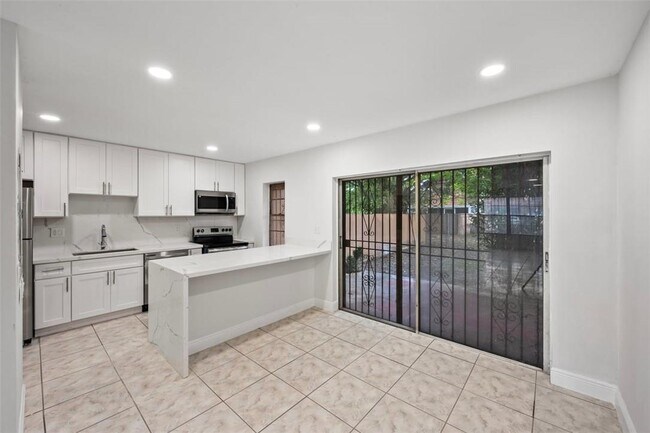 Foto del edificio - 2787 NW 196th St