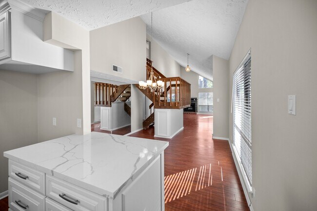 Building Photo - 705 Davis Rd