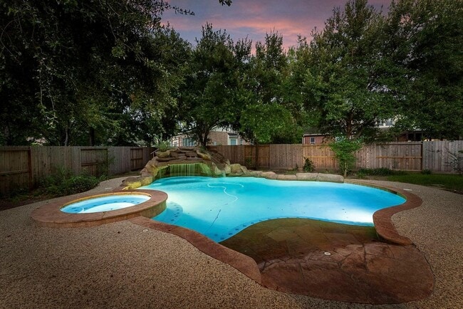 Building Photo - 6 Hithervale Ct