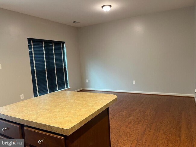 Foto del edificio - 53 Compound Cir