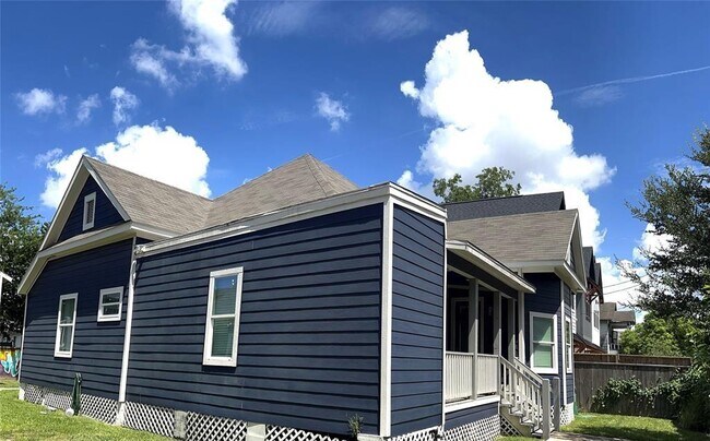 Building Photo - 1715 McKee St