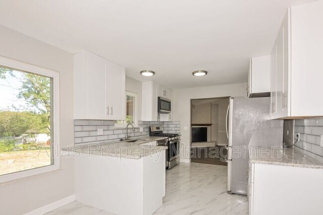 Foto del edificio - 998 Tree Trails Ln