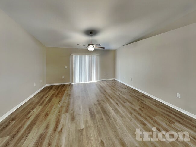 Foto del edificio - 339 Squires Grove Dr