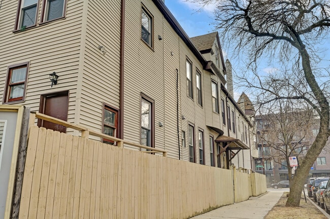 Building Photo - 2524 W Fullerton Ave
