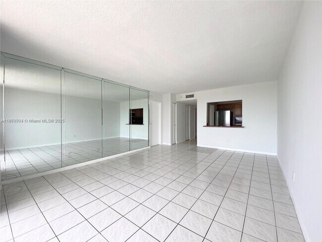 Foto del edificio - 13499 Biscayne Blvd