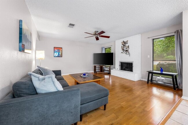 Building Photo - 3222 Tamarron Blvd