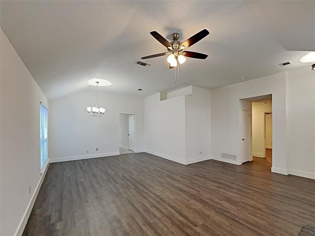Foto del edificio - 2705 Hidden Springs Dr