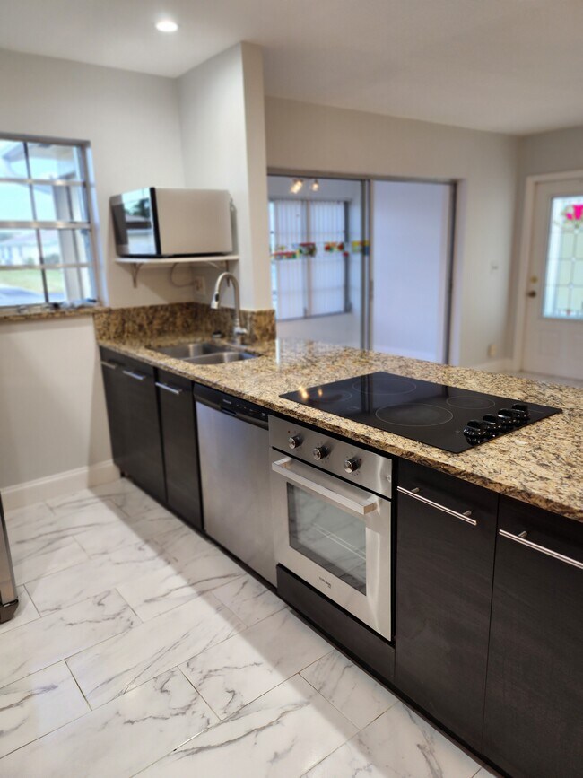 Building Photo - 5433 Lakefront Blvd