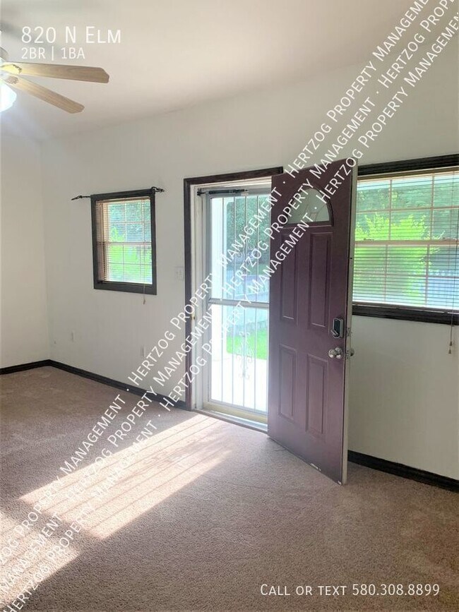 Building Photo - Spacious 2 Bed, 2 Bath Home with a Deck – ...