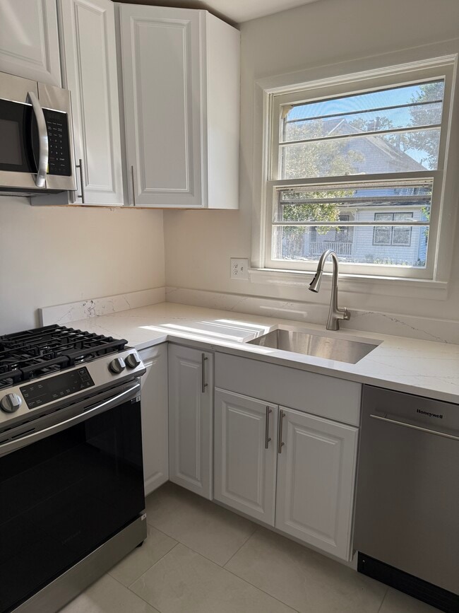 Kitchen - 3601 17th St N