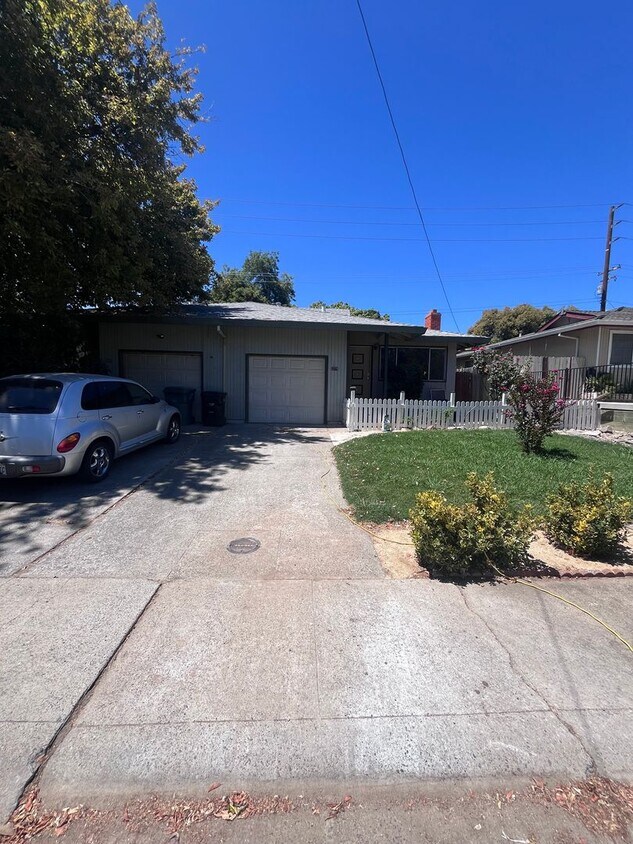Foto principal - NICE UPDATED DUPLEX IN FAIR OAKS!!